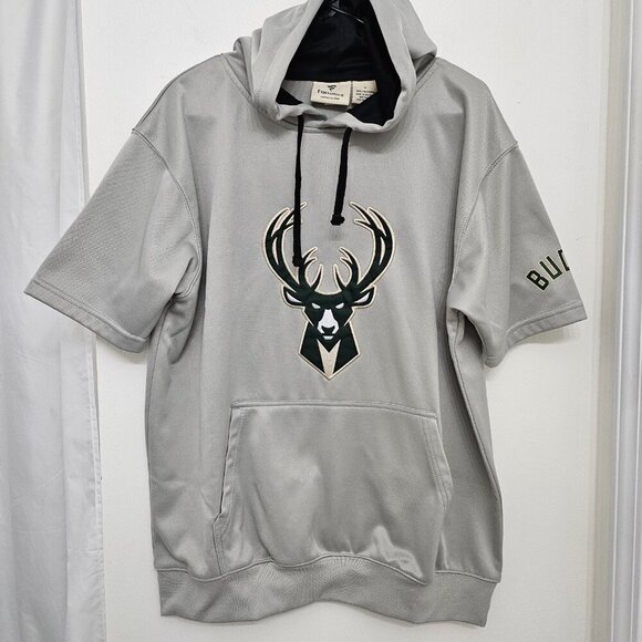 Milwaukee Bucks Men's Fanatics Embroidered Logo Short Sleeve Sweatshirt Large - Picture 1 of 10